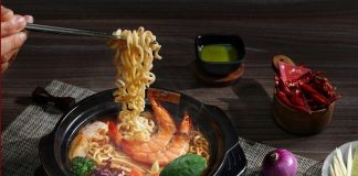 Sau sinh 1 tháng ăn mỳ cay được không? Có mất sữa không? sau-sinh-1-thang-an-my-cay-duoc-khong