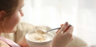 Giải đáp: Mẹ sau sinh ăn sữa chua được không? Sau bao lâu nên ăn?