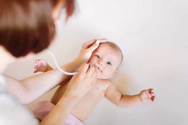 Vệ sinh mũi họng cho bé