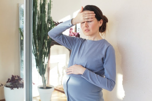 Bà bầu bị nóng trong phải làm sao, liệu có ảnh hưởng đến thai kỳ | Bé Yêu