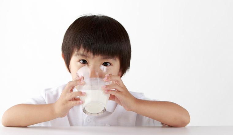Đổi sữa cho bé