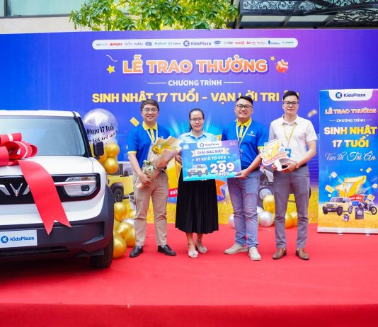 Lễ trao giải xe VinFast VF3 trị giá 299 triệu đồng tại sinh nhật 17 năm KidsPlaza Lễ trao giải xe vf3 6