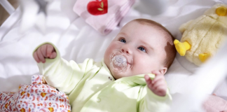 Những lưu ý quan trọng để chăm sóc trẻ sơ sinh mùa hè đúng cách