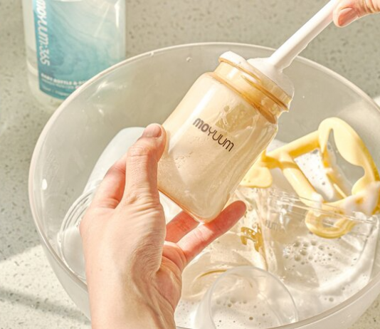 Cách vệ sinh và bảo quản bình sữa Moyuum Movaa đúng cách