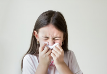 Chăm sóc trẻ sinh mổ vào thời điểm giao mùa mẹ cần lưu ý gì? cham-soc-tre-sinh-mo-vao-thoi-diem-giao-mua