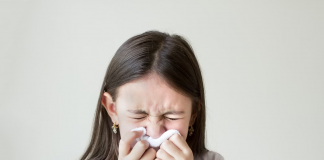 Chăm sóc trẻ sinh mổ vào thời điểm giao mùa mẹ cần lưu ý gì? cham-soc-tre-sinh-mo-vao-thoi-diem-giao-mua