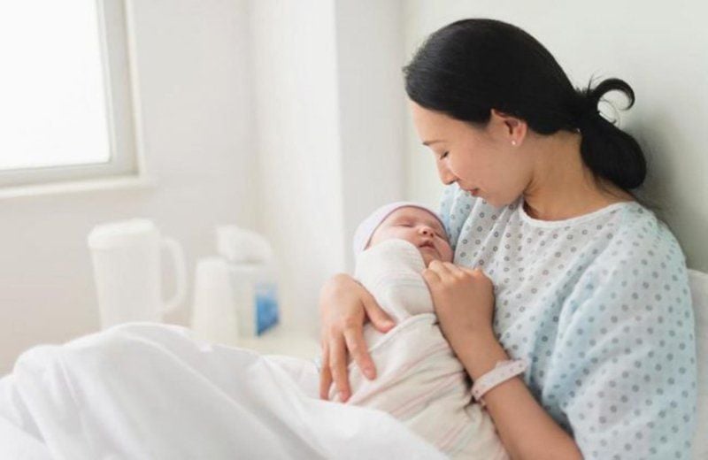 chiếu tia plasma vào vết khâu tầng sinh môm