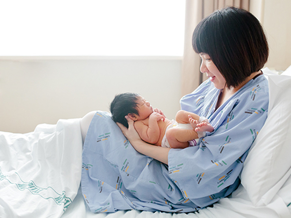 chiếu tia plasma vào vết khâu tầng sinh môm