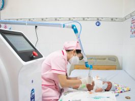 Chiếu tia plasma cuống rốn: Giá bao nhiêu và vì sao mẹ nên chọn?
