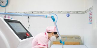 Chiếu tia plasma cuống rốn: Giá bao nhiêu và vì sao mẹ nên chọn?