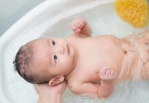 Trẻ bị cúm A có nên tắm không? Giải đáp hiểu lầm “cấm tắm khi bị cúm”