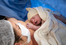 Bí quyết giúp trẻ sinh mổ phát triển toàn diện, ít ốm vặt mẹ cần biết bi-quyet-giup-tre-sinh-mo-phat-trien-toan-dien-3