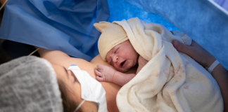 Bí quyết giúp trẻ sinh mổ phát triển toàn diện, ít ốm vặt mẹ cần biết bi-quyet-giup-tre-sinh-mo-phat-trien-toan-dien-3