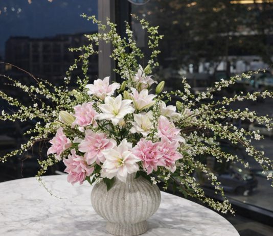 Cắm hoa tuyết mai với hoa gì đẹp ngày Tết? Gợi ý phối tuyết mai với hoa ly sang và hài hòa