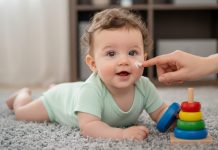 Khi nào cần bôi kem dưỡng ẩm cho bé? Dấu hiệu da bé đang thiếu ẩm mẹ nên biết