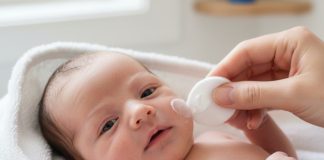 Da bé khô sau khi tắm: Nguyên nhân do đâu và cách khắc phục đúng cách