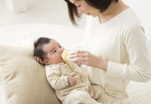 Lịch sinh hoạt bé 2 tháng chuẩn khoa học: mẹ nhàn hơn, bé ăn ngủ êm hơn lich-sinh-hoat-cho-be-2-thang