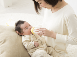 Lịch sinh hoạt bé 2 tháng chuẩn khoa học: mẹ nhàn hơn, bé ăn ngủ êm hơn lich-sinh-hoat-cho-be-2-thang