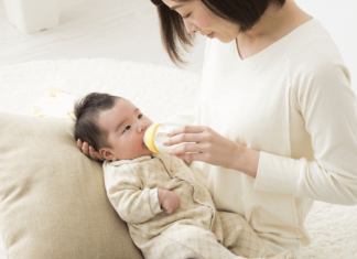 Lịch sinh hoạt bé 2 tháng chuẩn khoa học: mẹ nhàn hơn, bé ăn ngủ êm hơn lich-sinh-hoat-cho-be-2-thang