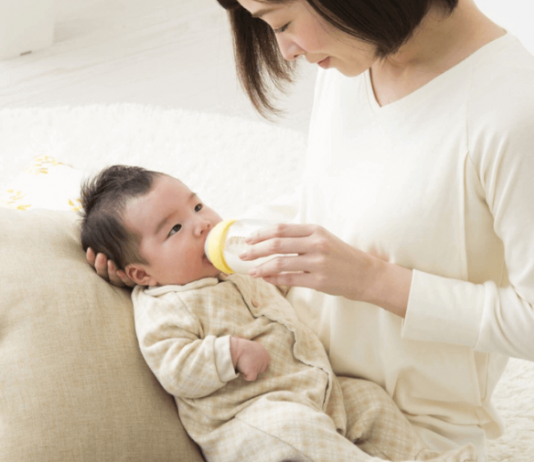 Lịch sinh hoạt bé 2 tháng chuẩn khoa học: mẹ nhàn hơn, bé ăn ngủ êm hơn lich-sinh-hoat-cho-be-2-thang