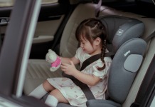 90% ba mẹ chưa biết cách giúp bé chịu ngồi ghế ô tô dễ dàng hơn
