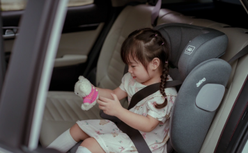 90% ba mẹ chưa biết cách giúp bé chịu ngồi ghế ô tô dễ dàng hơn