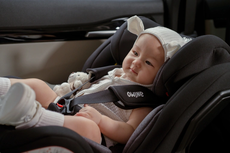 mua-ghe-ngoi-o-to-cho-be-1