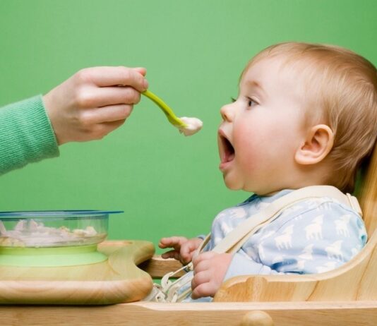 Ăn dặm kiểu truyền thống: Hướng dẫn trọn vẹn từ dấu hiệu sẵn sàng đến thực đơn và cách kết hợp BLW an-dam-kieu-truyen-thong-2