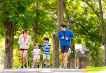 Khám phá chiều cao chuẩn bé trai, bé gái theo độ tuổi: Liệu con bạn có đang bắt kịp đà tăng trưởng?
