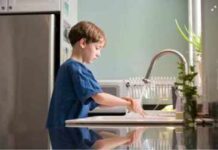 Dịch Chồng Dịch Mùa Mưa: Mẹ Cần Làm Gì Để Bảo Vệ Bé Khỏi Tay Chân Miệng, Sốt Xuất Huyết?