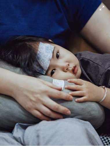 Trẻ sốt đau đầu có thể là dấu hiệu sớm của viêm não Nhật Bản