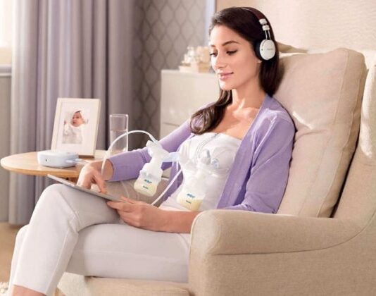Máy Hút Sữa Nên Chọn Hãng Nào? 10 Thương Hiệu Được Mẹ Việt Tin Dùng Mẹ dùng máy hút sữa, cần vệ sinh phễu đúng cách để bảo vệ bé