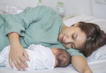 Sau sinh, mẹ cần được chăm sóc: Cẩm nang phục hồi thể chất và tinh thần cho mẹ Việt sau-sinh-me-can-duoc-cham-soc-1