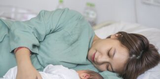 Sau sinh, mẹ cần được chăm sóc: Cẩm nang phục hồi thể chất và tinh thần cho mẹ Việt sau-sinh-me-can-duoc-cham-soc-1