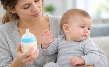 Tại sao bé không chịu bú bình? Nguyên nhân và mẹo khắc phục cực đơn giản cho ba mẹ be-khong-chiu-bu-binh-1