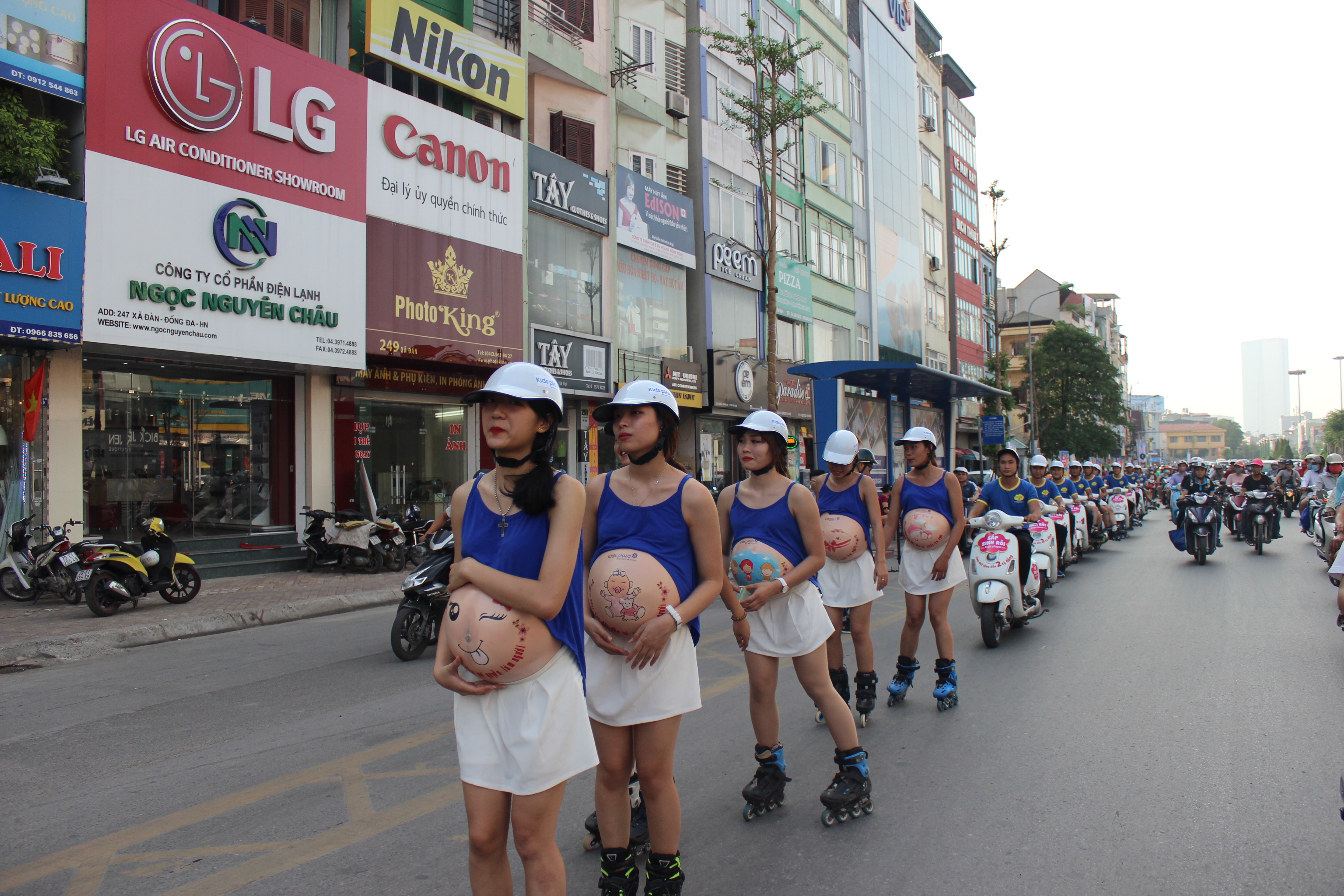 Bà bầu trượt patin mang theo thông điệp quá mạnh khiến ai cũng phải suy nghĩ