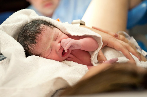 Sinh mổ – sinh thường và những ảnh hưởng tốt – xấu tới sức khỏe của trẻ Sinh mổ - sinh thường và những ảnh hưởng tốt – xấu tới sức khỏe của trẻ