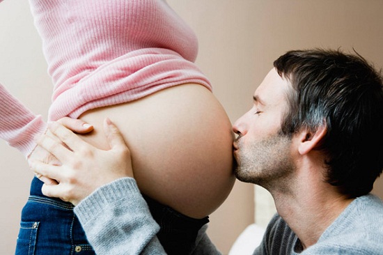 Bố nên làm gì cho con khi còn trong bụng mẹ?