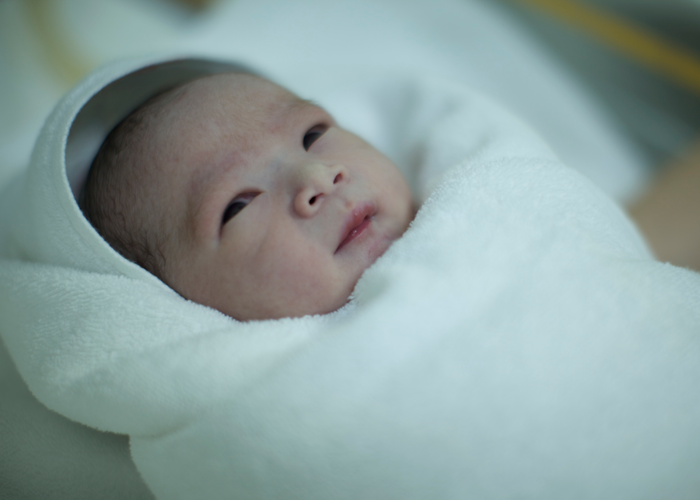 Chia sẻ trọn bộ bí kíp chăm sóc bé sơ sinh trong 24 giờ đầu tiên