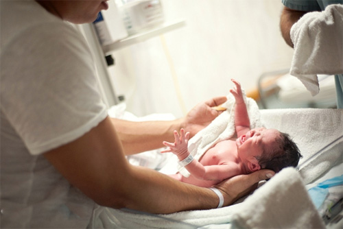 Sinh thường – sinh mổ tác động đến hệ miễn dịch của trẻ như thế nào?