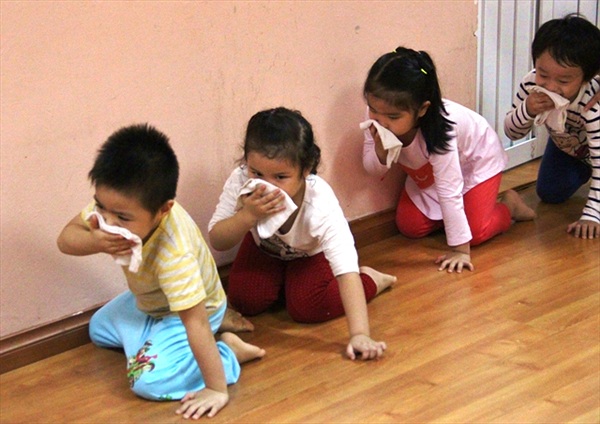 7 kỹ năng bố mẹ cần dạy trẻ để thoát khỏi nhà cao tầng đang cháy 7 kỹ năng bố mẹ cần dạy trẻ để thoát khỏi nhà cao tầng đang cháy